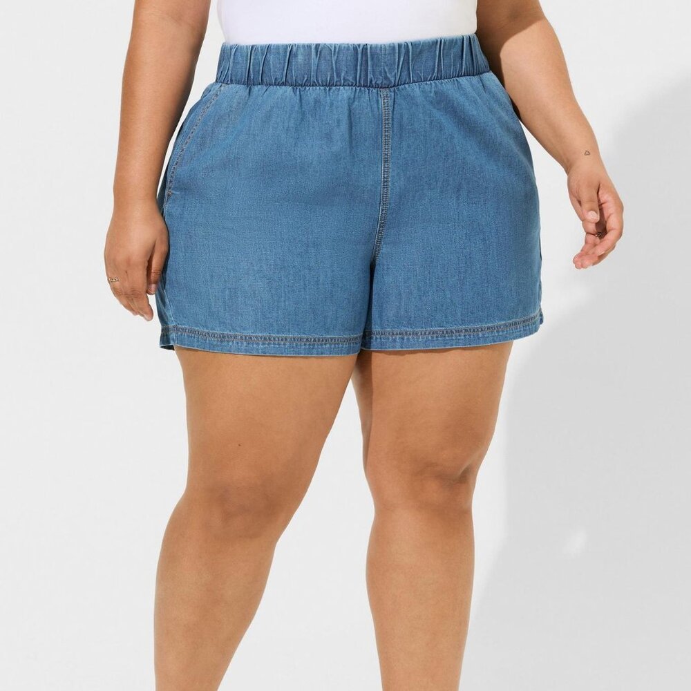 NWT! Torrid 5 Inch Pull-on Lightweight Denim High-Rise Short